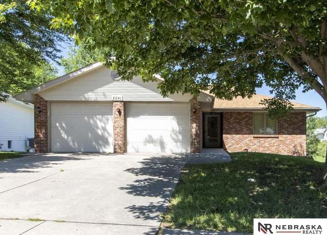 Property at 5641 Enterprise Dr, Lincoln, NE 68521, 3 beds, 3 baths