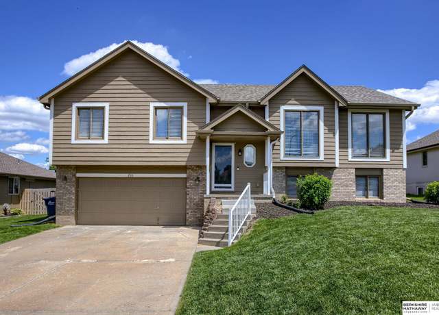 Property at 705 Ruby Rd, Papillion, NE 68133, 4 beds, 2.5 baths