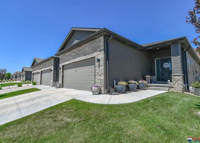 Property at 3848 Cabo Dr, Lincoln, NE 68516, 3 beds, 3 baths