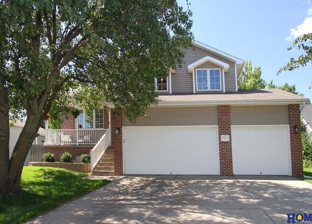 Property at 8025 Hanna Pointe Pl, Lincoln, NE 68516, 3 beds, 2.5 baths