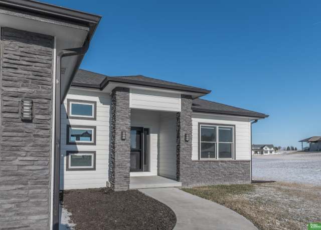 Property at 9790 Otter Trl, Plattsmouth, NE 68048, 5 beds, 3 baths