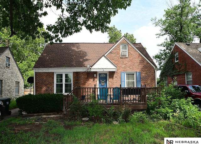 Property at 928 Clark St, Lincoln, NE 68510, 3 beds, 2 baths