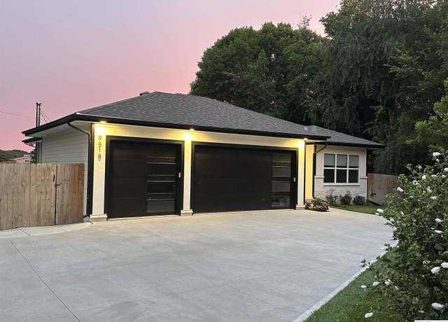 Property at 9518 Sterling Cir, Plattsmouth, NE 68048, 3 beds, 3 baths