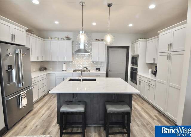 Property at 2420 Sievers Pl, Lincoln, NE 68512, 3 beds, 2.5 baths