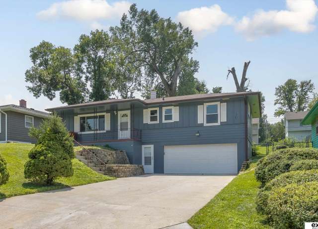 Property at 5725 Camden Ave, Omaha, NE 68104, 3 beds, 1.5 baths