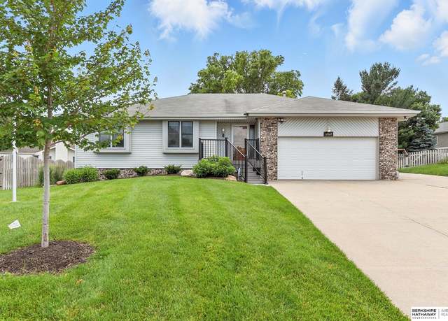 Property at 17117 Hickory Cir, Omaha, NE 68130, 4 beds, 3 baths