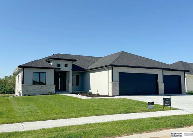 Property at 21825 Parkview Dr, Gretna, NE 68028, 5 beds, 3 baths