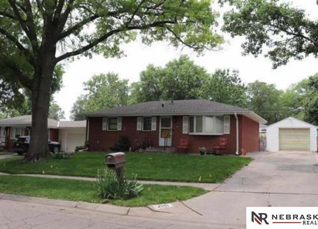 Property at 4451 S 45th St, Lincoln, NE 68516, 4 beds, 2 baths