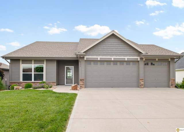 Property at 2802 N 191st Ave, Omaha, NE 68022, 3 beds, 2.5 baths