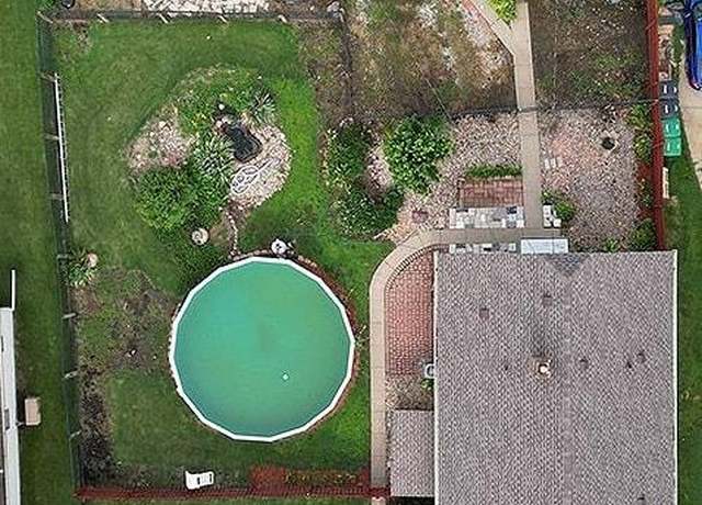 Property at 4540 S 41st St, Omaha, NE 68107, 5 beds, 2.5 baths