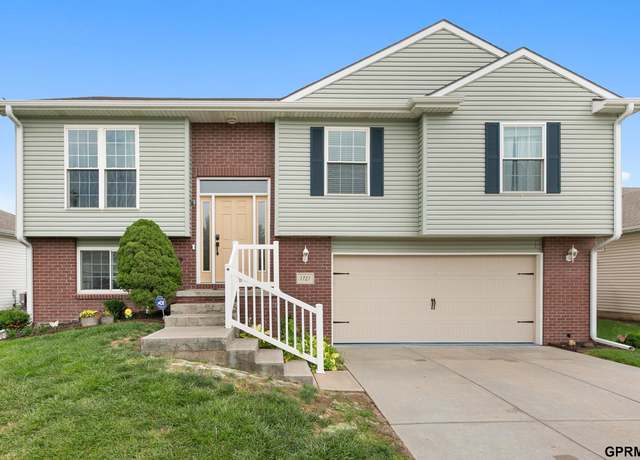 Property at 1721 Vavrina Ln, Lincoln, NE 68512, 3 beds, 3 baths