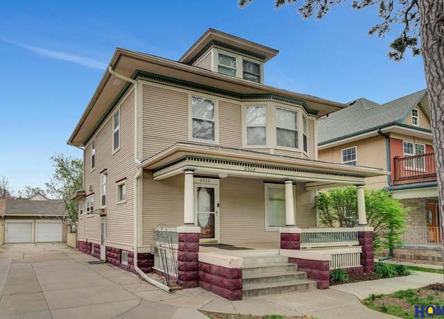 Property at 2524 S St, Lincoln, NE 68503, 4 beds, 2.5 baths
