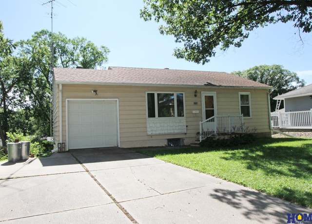 Property at 2766 S 36th St, Lincoln, NE 68506, 2 beds, 2 baths