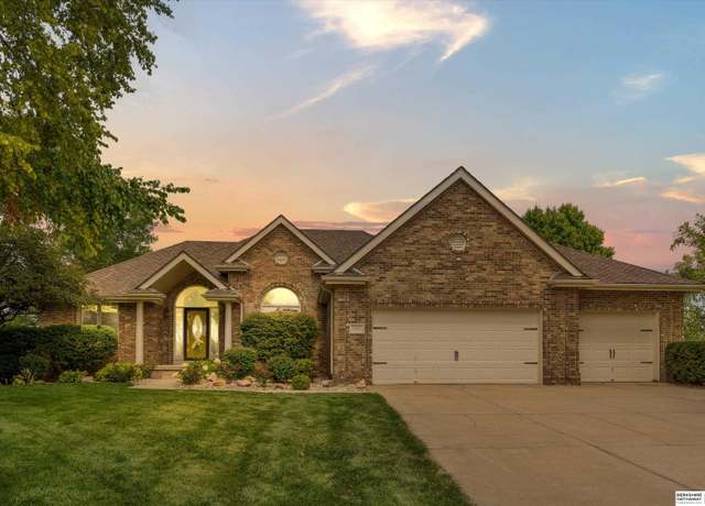 Property at 904 W Centennial Rd, Papillion, NE 68046, 5 beds, 3 baths