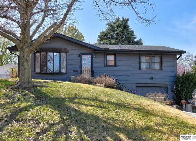 Property at 2226 S 122nd Ave, Omaha, NE 68144, 2 beds, 1.5 baths