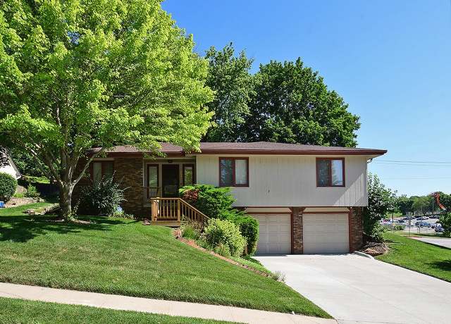 Property at 1502 Sunshine Blvd, Bellevue, NE 68123, 4 beds, 2.5 baths