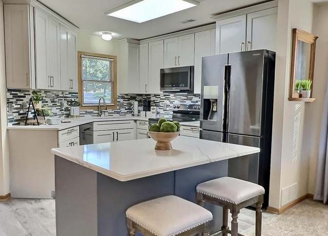 Property at 566 Lakeside Dr #48, Lincoln, NE 68528, 3 beds, 2 baths