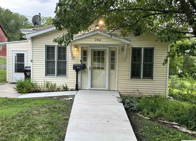 Property at 204 S Park St, Weeping Water, NE 68463, 3 beds, 1 bath