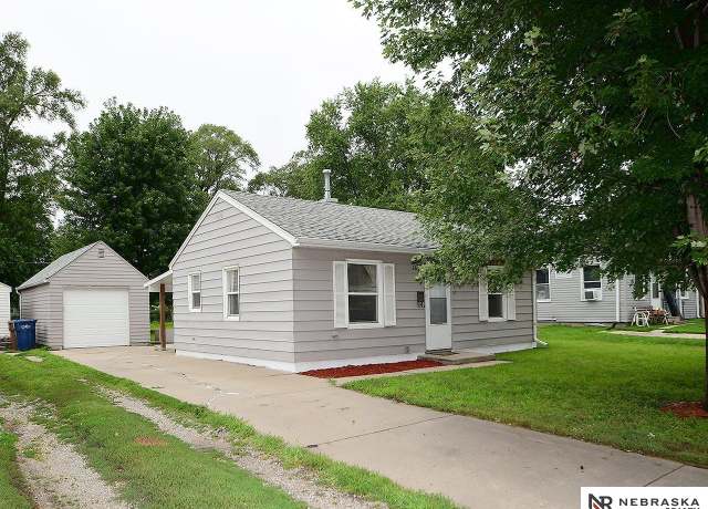 Property at 2608 Crawford St, Bellevue, NE 68005, 2 beds, 1 bath