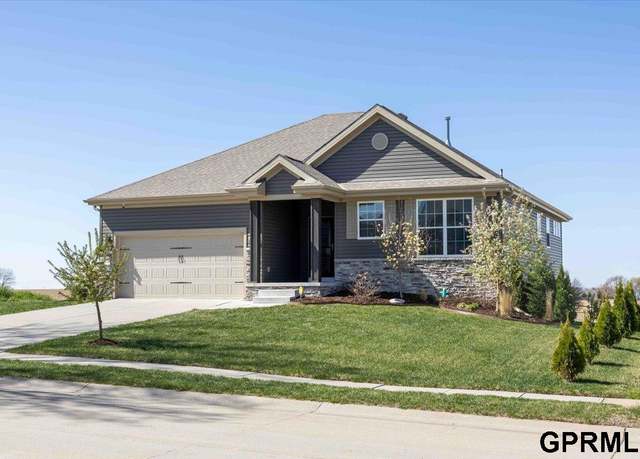 Property at 1712 Cottonwood St, Plattsmouth, NE 68048, 4 beds, 3 baths