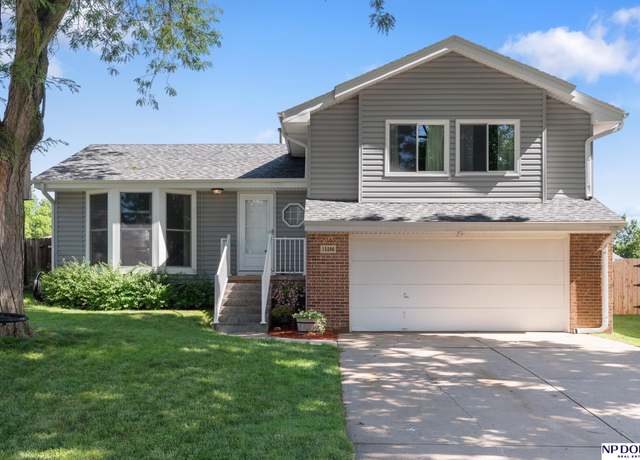Property at 15286 U St, Omaha, NE 68137, 3 beds, 2.5 baths