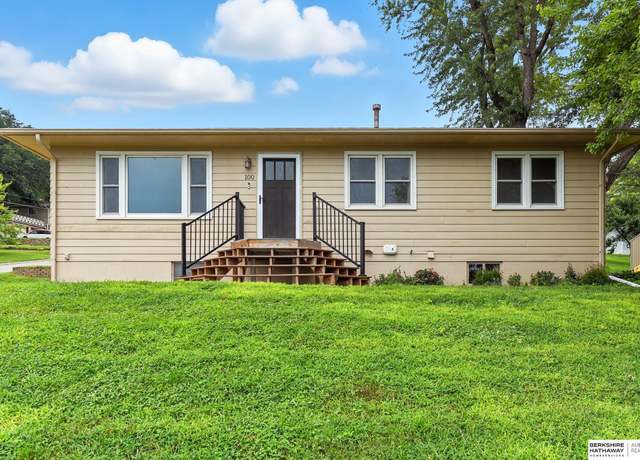 Property at 100 Highland Acres Loop, Council Bluffs, IA 51503, 3 beds, 1.5 baths