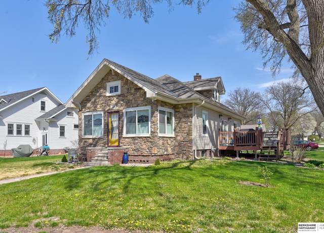 Property at 708 W 9th St, Wahoo, NE 68066, 3 beds, 2 baths
