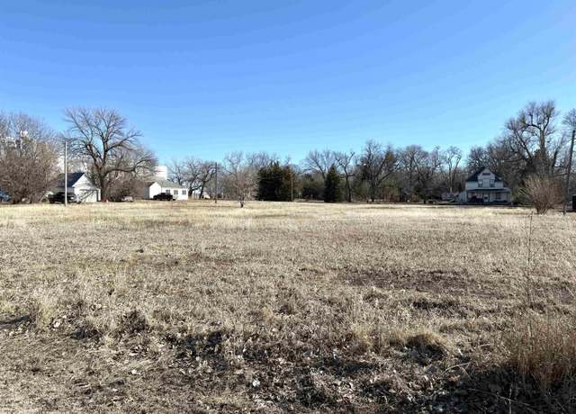 Property at 711 10th Ave, Fairmont, NE 68354