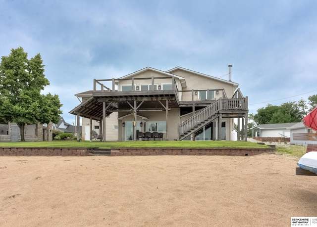 Property at 17323 Beach Cir, Bellevue, NE 68123, 3 beds, 3 baths