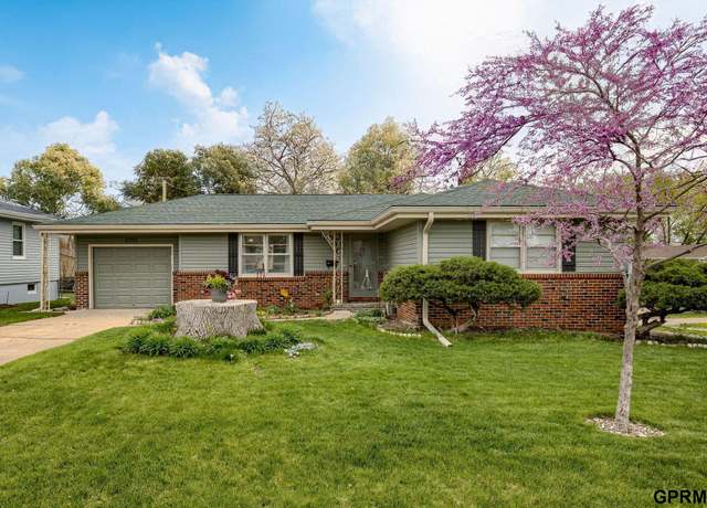 Property at 2535 S 124 St S, Omaha, NE 68144, 3 beds, 3 baths