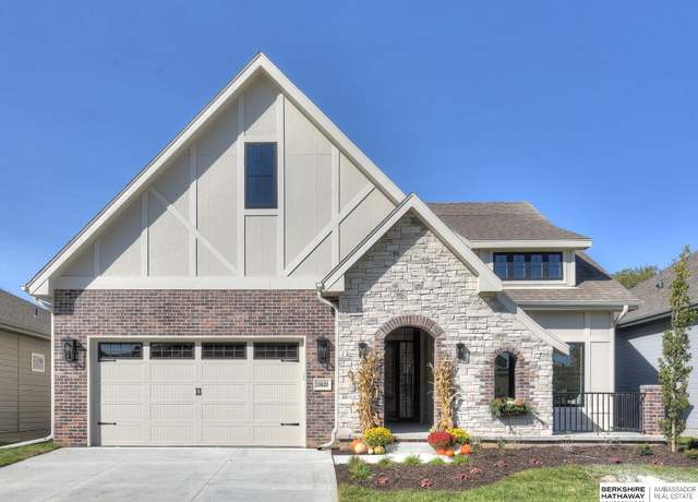 Property at 10620 S 127 Plz, Omaha, NE 68138, 4 beds, 3 baths