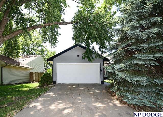 Property at 12067 Patrick Ave, Omaha, NE 68164, 3 beds, 3 baths