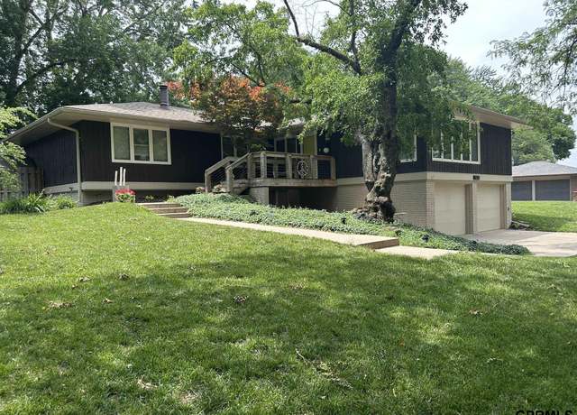 Property at 5833 Rolling Hills Blvd, Lincoln, NE 68512, 4 beds, 3 baths