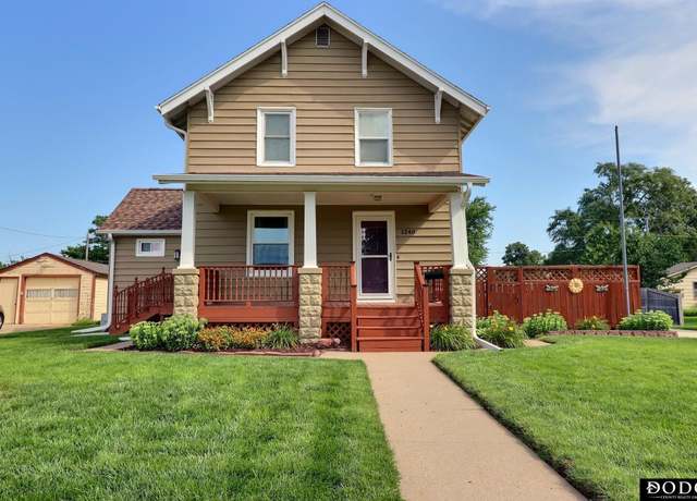 Property at 1240 E Dodge St, Fremont, NE 68025, 4 beds, 3.5 baths