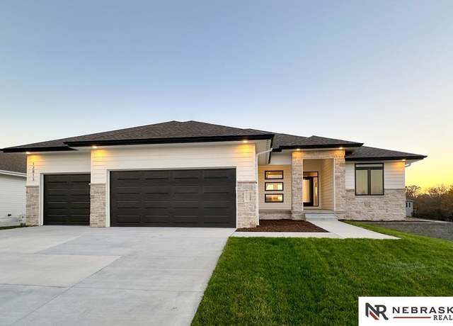 Property at 12813 Cooper St, Papillion, NE 68138, 5 beds, 3 baths