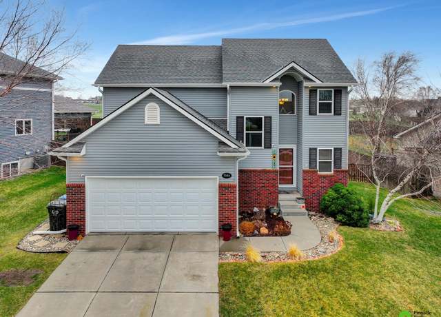 Property at 7264 Helen Witt Dr, Lincoln, NE 68512, 5 beds, 3.5 baths