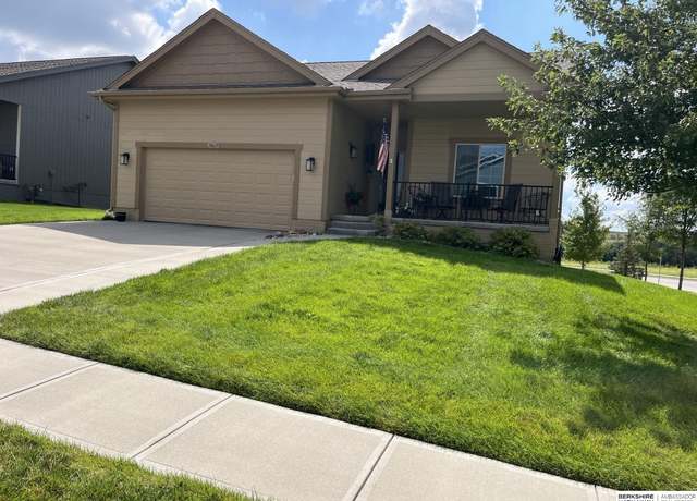 Property at 18615 Robin Dr, Gretna, NE 68136, 3 beds, 3 baths