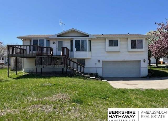 Property at 2331 W C Ct, Lincoln, NE 68522, 4 beds, 3 baths