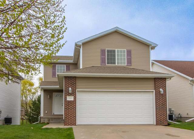 Property at 2115 Colorado Dr, Lincoln, NE 68521, 4 beds, 3.5 baths