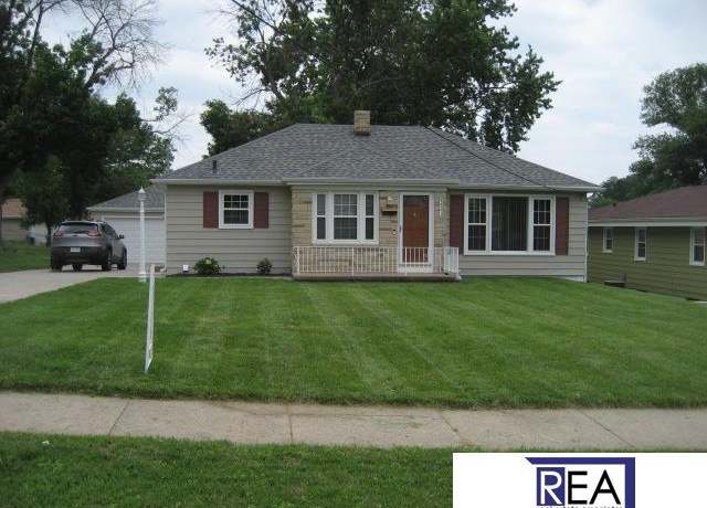 Property at 4521 A St, Omaha, NE 68106, 3 beds, 2 baths