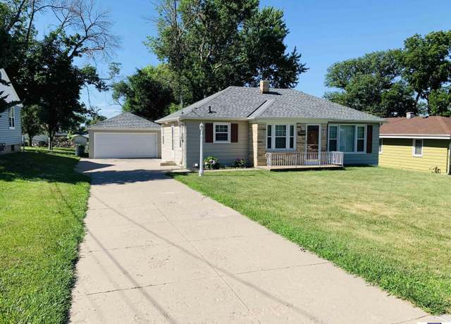Property at 4521 A St, Omaha, NE 68106, 3 beds, 2 baths