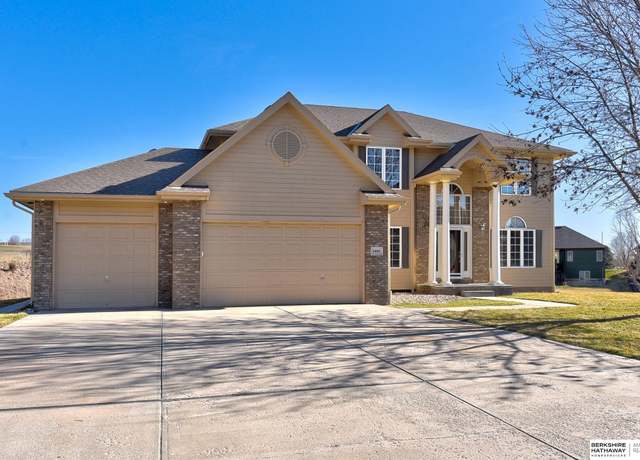 Property at 4804 Fountain Cir, Papillion, NE 68133, 5 beds, 3.5 baths