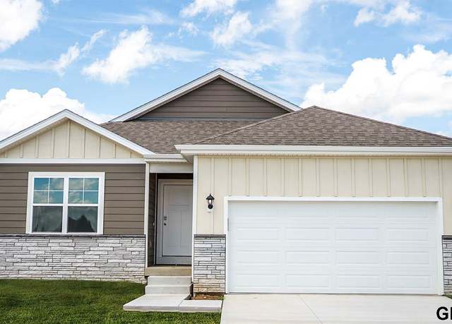 Property at 7111 S 205th St, Gretna, NE 68028, 3 beds, 2.5 baths