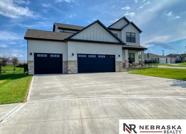Property at 17607 Ogden Cir, Omaha, NE 68116, 5 beds, 3.5 baths