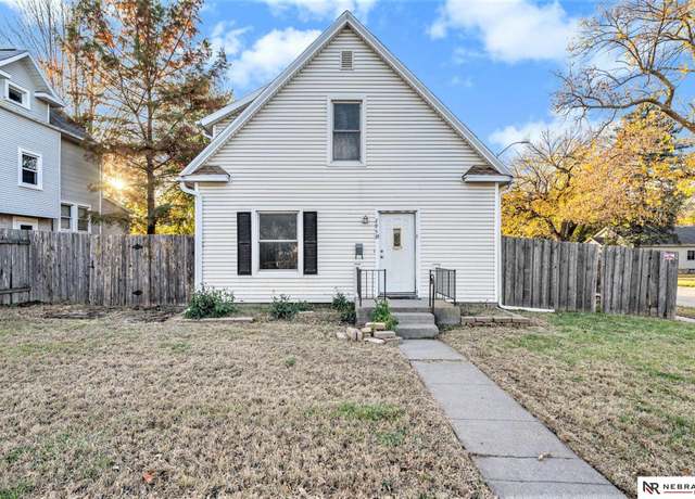 Property at 2959 N 53rd St, Lincoln, NE 68504, 3 beds, 2 baths