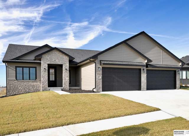 Property at 20992 Jaynes St, Omaha, NE 68022, 6 beds, 3 baths