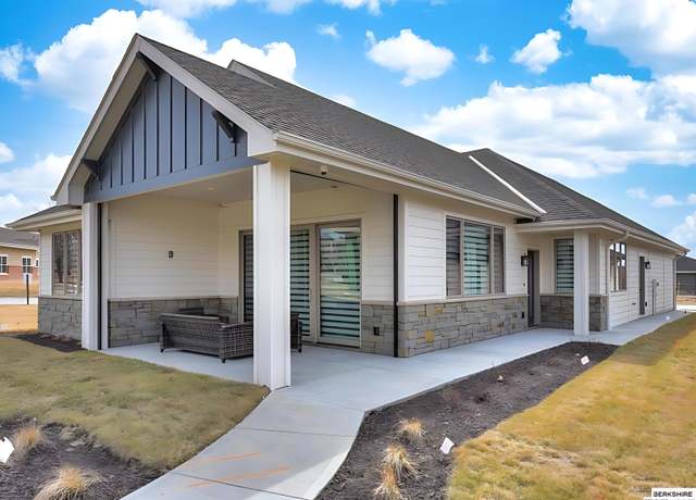 Property at 2309 S 176th Ct, Omaha, NE 68130, 2 beds, 2 baths
