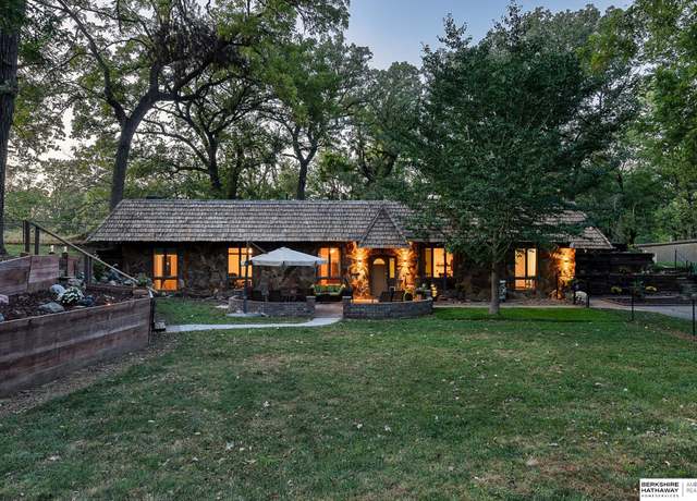 Property at 4128 State St, Omaha, NE 68112, 3 beds, 2.5 baths