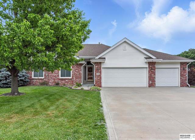 Property at 1719 N 211th St, Elkhorn, NE 68022, 4 beds, 3 baths