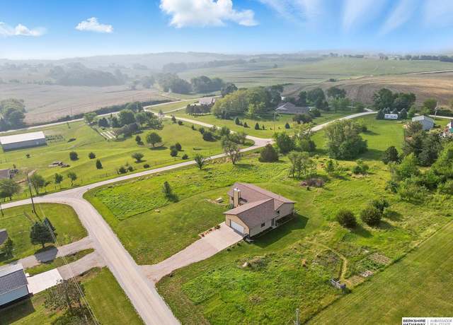 Property at 2303 Deerfield Dr, Plattsmouth, NE 68048-4718, 2 beds, 2.5 baths